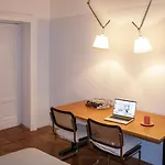 Chic Design 80 Sqm - Sleeps 6 - Metro 2 Min アパート *