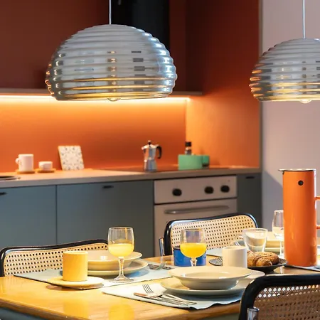 Chic Design 80 Sqm - Sleeps 6 - Metro 2 Min Appartamento Milano