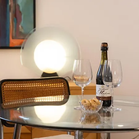 Chic Design 80 Sqm - Sleeps 6 - Metro 2 Min Appartamento